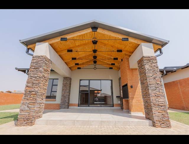 3 BEDROOM SIMPLEX FOR SALE IN SIX FOUNTAINS RESIDENTIAL ESTATE